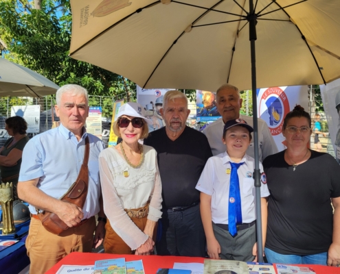 Les membres du comite ont informe les nombreux visiteurs du Stand