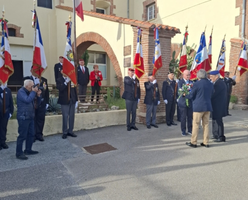 Depot de gerbe de Pierre Parrat et Jean Jacques Gondal